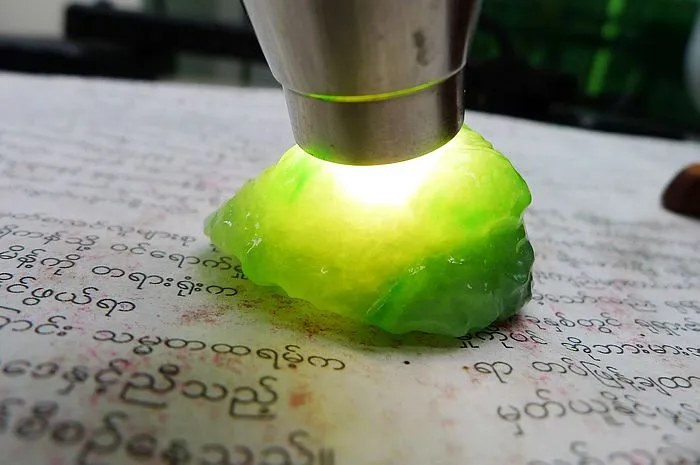 Natural Jade Rough Jadeite Raw (31g,3.5x3.2x1.85cm)