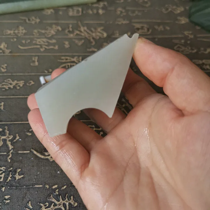 Natural Kunlun Jade Rough Nephrite Raw (129g, 6X6X2cm)