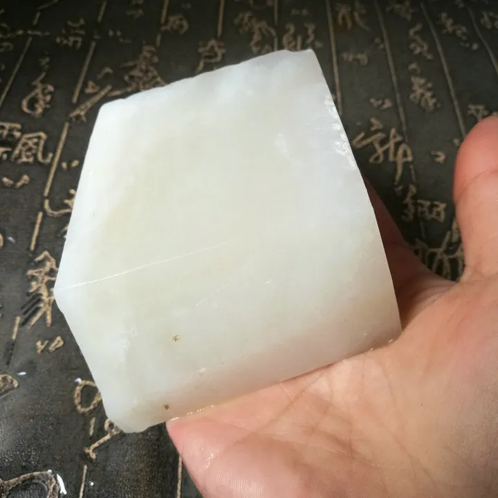 Natural Kunlun Jade Rough Nephrite Raw (395g, 7X6X3.7cm)