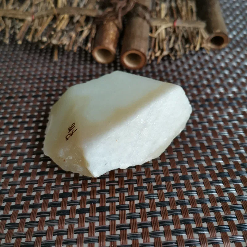 Natural Kunlun Jade Rough Nephrite Raw S-(137g, 5.5X5X2.3cm)