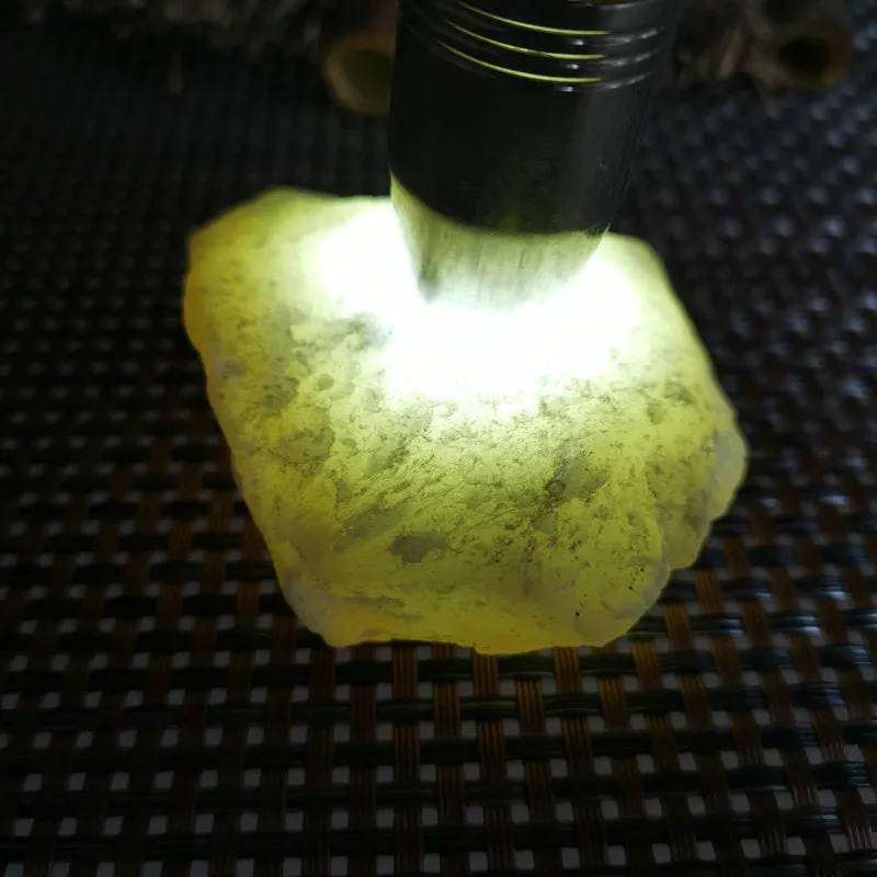 Natural Kunlun Jade Rough Nephrite Raw S-(137g, 5.5X5X2.3cm)