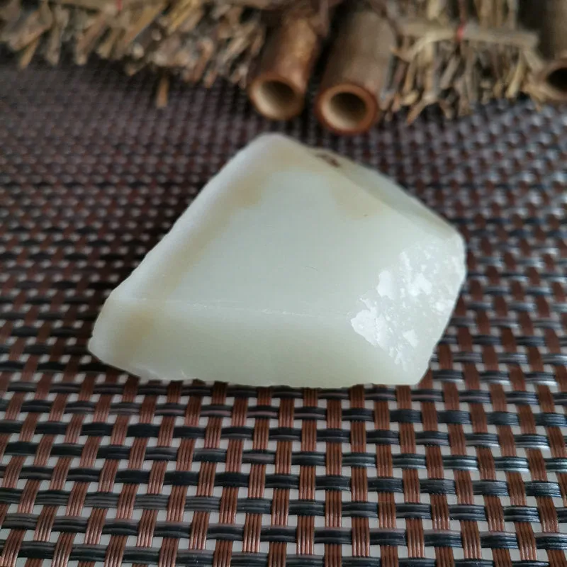 Natural Kunlun Jade Rough Nephrite Raw S-(137g, 5.5X5X2.3cm)
